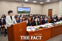 [TF포토] 법안 설명하는 임이자