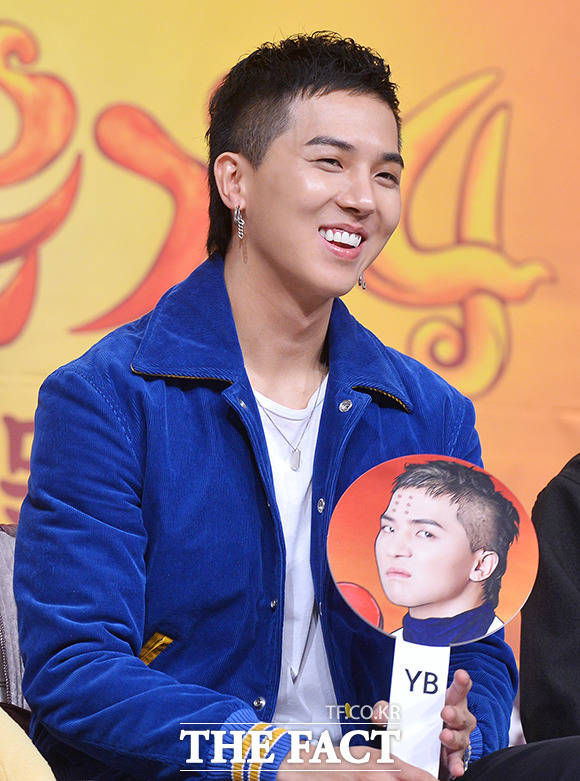 위너 송민호가 사회적 거리두기를 실천하지 않고 강원도 양양의 클럽을 방문해 논란이 됐다. 소속사는 개인위생 수칙과 사회적 거리두기를 철저히 실천할 수 있도록 각별히 주의 당부하겠다고 밝혔다. /더팩트 DB