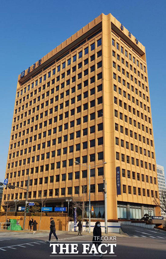 종근당홀딩스는 코로나19 장기화로 급감한 혈액 수급에 힘을 보태기 위해 12일부터 14일까지 사랑나눔 헌혈캠페인을 진행한다. /더팩트 DB