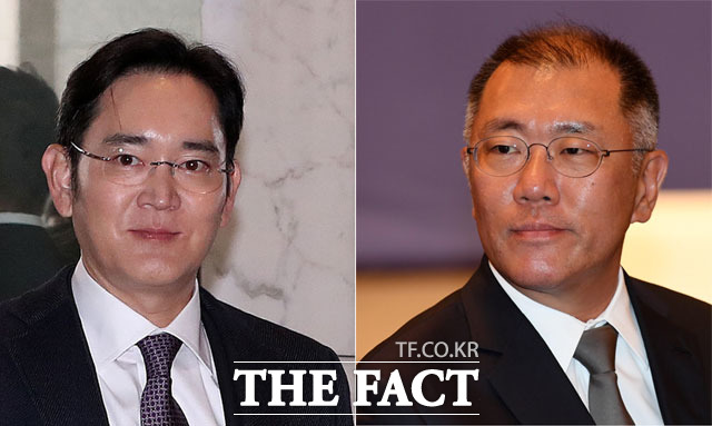 이재용 삼성전자 부회장(왼쪽)과 정의선 현대자동차그룹 수석부회장이 13일 만나 차세대 전기차 배터리 개발 등에 대해 논의한다. /더팩트 DB