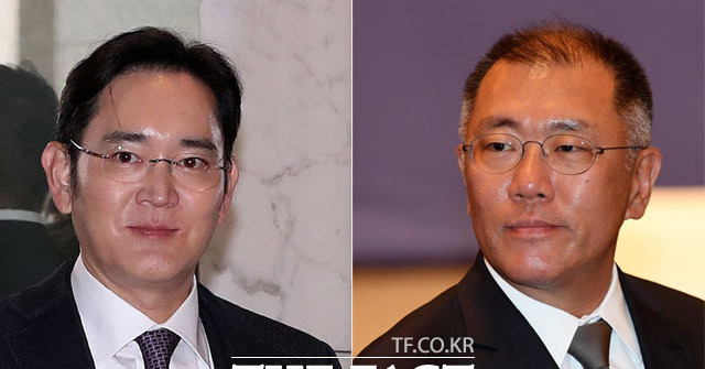 이재용 삼성전자 부회장(왼쪽)과 정의선 현대자동차그룹 수석부회장이 13일 만나 차세대 전기차 배터리 개발 등에 대해 논의한다. /더팩트 DB