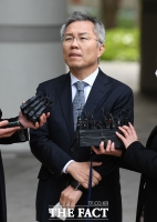  '文 대통령, 최강욱 대표에게 '이른 시일 내 식사' 기회 갖자'