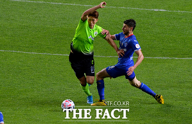 케이토토는 주말인 16일(토)과 17일(일)에 벌어지는 국내외 프로축구를 대상으로 다양한 축구토토를 연속으로 발매한다.사진은 8일 전주월드컵경기장에서 열린 2020시즌 K리그 개막전./전주=이선화 기자