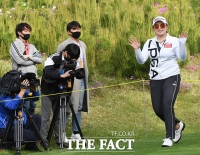 [TF사진관] 'KLPGA 챔피언십 개막'…행복한 미소 짓는 장하나