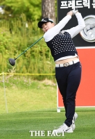 [TF사진관] '언니들이 돌아왔다!'…힘찬 티샷하는 KLPGA 선수들