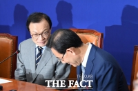 [TF포토] 환담 나누는 이해찬-주호영