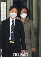 [TF포토] 석방 후 첫 재판 마친 정경심 교수