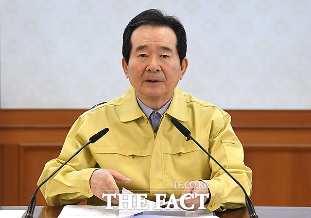 정세균 국무총리가 17일 한 방송 프로그램에 출연해 고등학교 3학년의 경우 예정대로 20일 등교할 것이라고 밝혔다. 지난 4월 7일 서울정부청사에서 모두 발언을 하고 있는 정 총리. /이새롬 기자