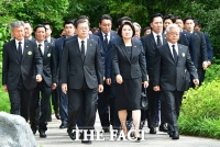  [속보] 文대통령 '헌법 전문에 '5·18민주화운동' 새겨야'