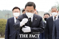 [TF포토] 5.18 참배하는 주호영