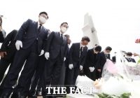 [TF포토] 5.18 참배하는 미래통합당