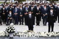 [TF포토] 5·18 민주묘지 가득 채운 민주당