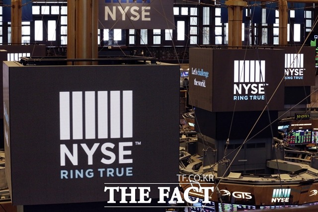18일(현지시간) 뉴욕증권거래소(NYSE)에서 다우존스30산업평균지수는 전 거래일 종가보다 911.95포인트 상승한 2만4597.37에 마쳤다. /AP.뉴시스