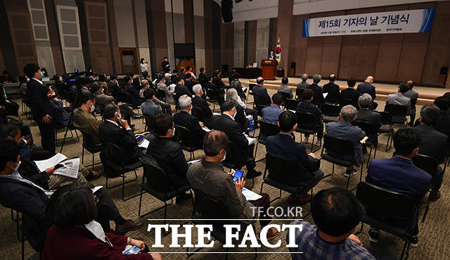 제15회 기자의 날 기념식에 참석한 많은 내빈들