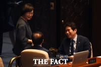 [TF포토] 대화 나누는 박병석-김상희-이인영