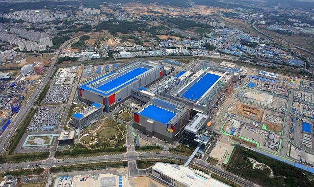 삼성전자는 EUV 기반 최첨단 제품 수요 증가에 대응하기 위해 경기도 평택캠퍼스에 파운드리 생산 시설을 구축, 오는 2021년 하반기부터 본격적으로 가동에 나설 계획이라고 21일 밝혔다. /삼성전자 제공