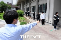 [TF포토] 급식실에서도 '사회적 거리두기'