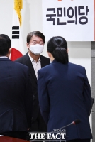 [TF포토] 국민의당 최고위원회의 참석한 안철수 대표