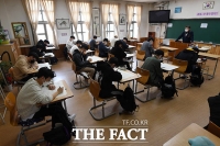 [TF포토] 2020년 전국단위 첫 모의고사 치르는 고3