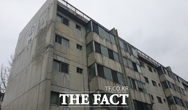 업계 안팎에서는 주택정비사업 현장에서 비일비재한 시공사간 경쟁이 사라지는 데 대한 기대감이 높다. 사진은 근래 가장 뜨거운 감자로 일컬어지는 서울 서초구 소재 반포주공1단지 3주구 모습. /윤정원 기자