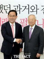 [TF사진관] 국회에서 만난 주호영-손경식