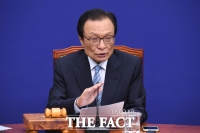 [TF포토] 최고위원회의 주재하는 이해찬