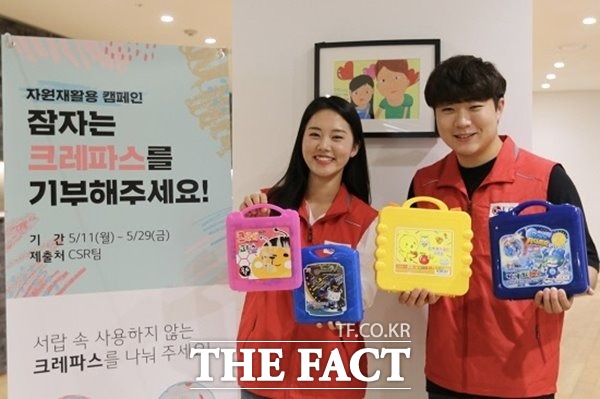 LG헬로비전은 가족들과 함께 자원 재활용의 의미를 되새길 수 있도록 크레파스 재가공 재택봉사를 진행하고 크레파스 나눔 캠페인을 펼친다. /LG헬로비전 제공