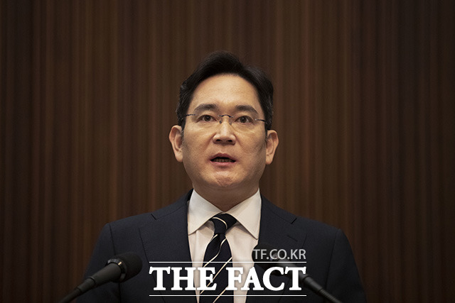 삼성 경영권 불법승계 의혹을 받는 이재용 삼성전자 부회장이 검찰에 출석했다. /이동률 기자