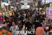  코로나19에 얼어붙은 소비 심리, 재난지원금이 살렸다