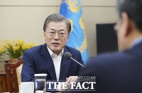  靑 '文대통령 반납 급여2388만 원…실업 대책에 사용'