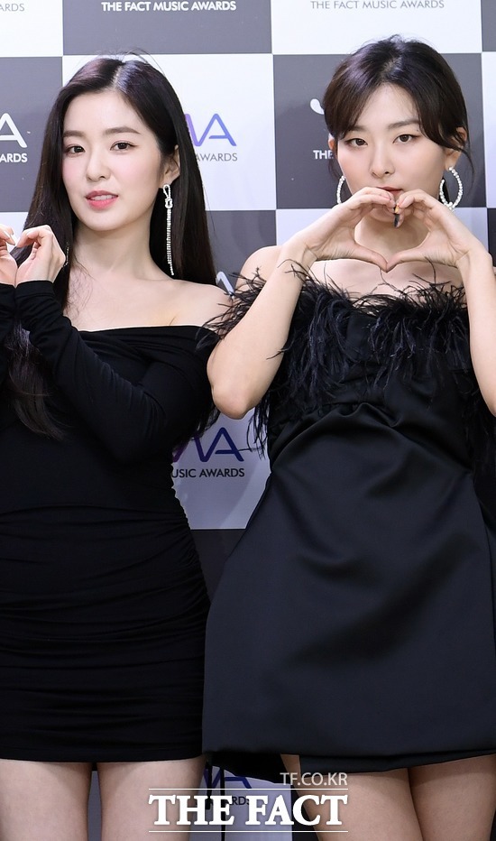 레드벨벳 아이린&슬기가 6월 15일 첫 번째 유닛 앨범 Monster를 발표한다. 사진은 지난해 더팩트 뮤직 어워즈 참석 당시 모습. /이선화 기자