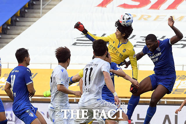 케이토토는 국내외 프로축구를 대상으로 축구토토 승무패 및 매치, 스페셜 등 다양한 축구토토 6개 회차를 연속으로 발매한다./이선화 기자