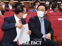 [TF포토] 대화하는 이종배 정책위의장과 주호영 원내대표