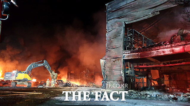 31일 오후 강원 원주시 지정면의 한 팰릿 공장에서 화재가 발생, 1시간여 만에 진화됐다. 사진은 해당 기사와 무관. /뉴시스