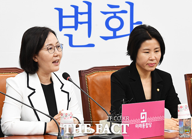 인사말 하는 김현아 미래통합당 비대위원(왼쪽)