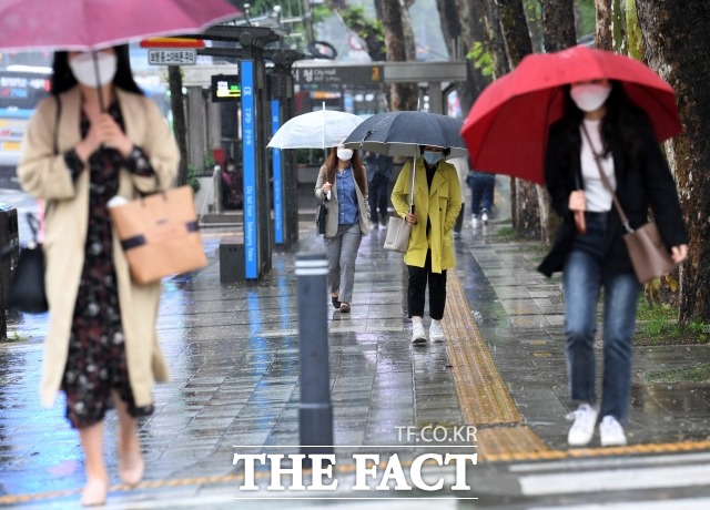 화요일인 2일 전국이 흐려지다가 곳곳에 비가 오겠다. /남용희 기자