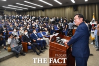 [TF포토] 김태년, '21대 의원들과 의원총회'