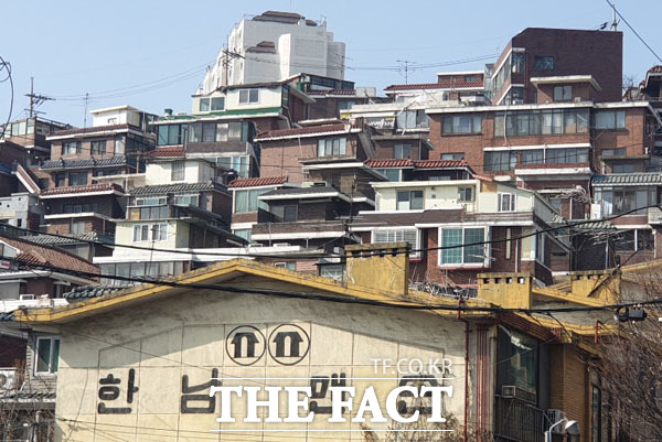 한남3구역 재개발 사업 최종 입찰에는 현대건설과 대림산업, GS건설이 참여해 3파전을 벌이고 있다. /더팩트 DB