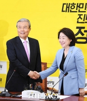 [TF사진관] 심상정 대표 만난 김종인 비대위원장, '싱글벙글'