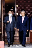 [TF포토] 의원총회 참석하는 주호영-김종인
