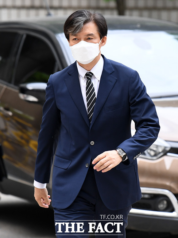 조 전 장관은 언론인에게 부탁의 말씀을 드린다며 기계적 균형이라도 맞춰달라고 호소했다. /임세준 기자