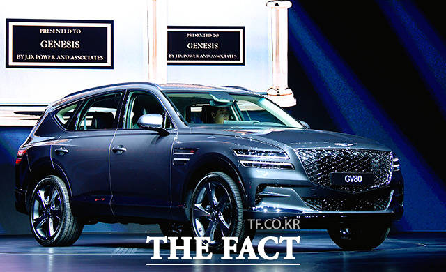 제네시스가 5일 제기된 GV80 디젤 모델 엔진 진동과 관련해 기존 출고 고객과 대기 고객들에게 안내 및 사과 메시지를 발송했다. /더팩트 DB