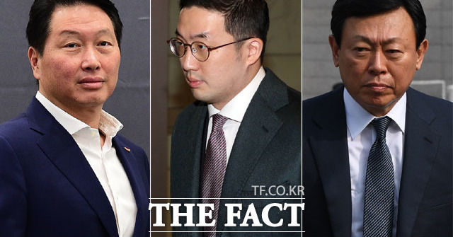 포스트 코로나 대응력을 강화하기 위해 주요 기업 총수들이 경영 보폭을 넓히고 있다. 사진은 왼쪽부터 최태원 SK그룹 회장, 구광모 LG그룹 회장, 신동빈 롯데그룹 회장. /더팩트 DB