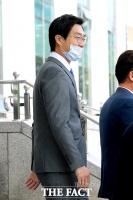 [TF포토] 첫 본회의 참석하기 위해 이동하는 장경태 의원