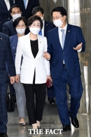 [TF포토] 의원총회 참석하는 김상희