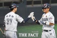 [TF포토] 박세혁, '동점이다!'