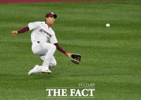 [TF포토] 이정후, '느낌이 좋지 않아!'