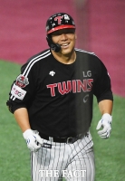 [TF포토] 김현수, '오늘 밥값은 충분합니다!'