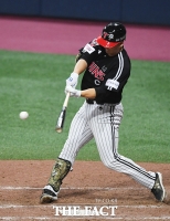 [TF포토] 김현수, '짜릿한 솔로홈런'