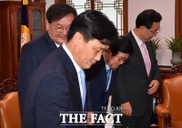 [TF포토] '각자의 자리로'